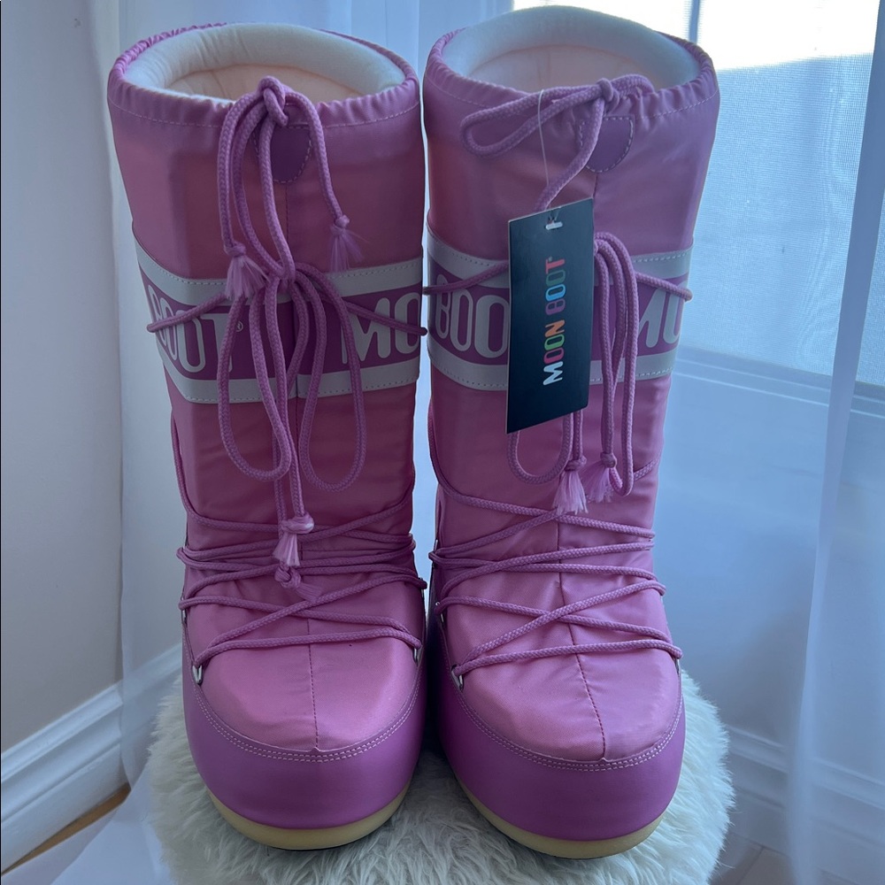 Moon Boot Fuchsia Lace-Up Snow Boots